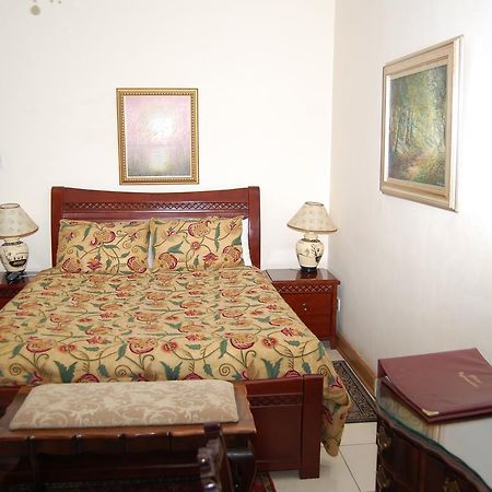 Falcon Crest Suites Gaborone Buitenkant foto